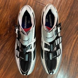 SHIMANO SH-R132L Cycling Shoes with Cleats!